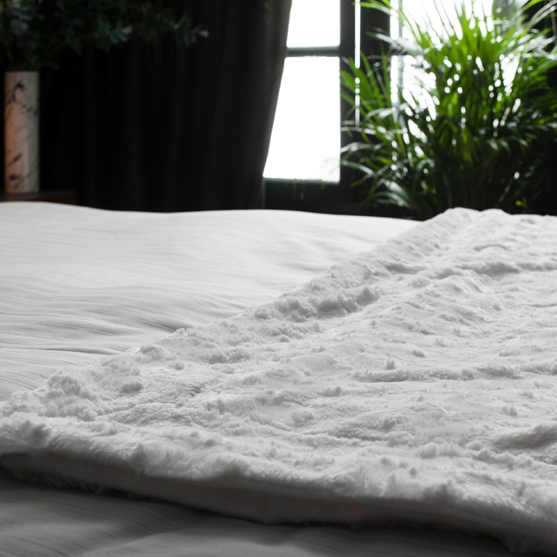 Sompting Cream Fur Throw Luxury Throws